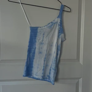 Shoulder tank / top WEEKDAY - Storlek XS