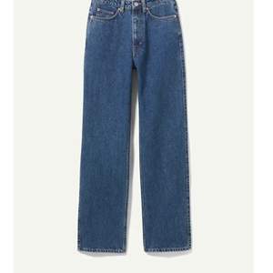 Säljer dessa straight jeans från weekday för att de har blivit förstora! W27 L32 ❤️‍🔥