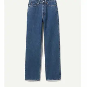 Säljer dessa straight jeans från weekday för att de har blivit förstora! W27 L32 ❤️‍🔥