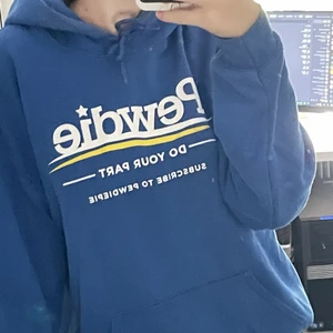 Pewdiepie merch - Tröjan är använd men i bra skick, inga fläckar. Från officiella pewdiepie hemsidan.