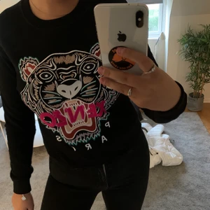 Kenzo tröja - Jättefin kenzo tröja som är använd två gånger! M men passar bättre på s
