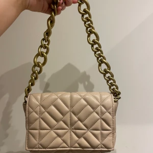 Väska från Zara - Väska från zara, använd en gång, helt i nyskick! 