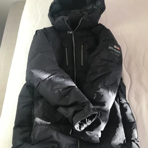 Sail racing jacka  - Säljer sail racing jacka som är knappast använd Max använd 3-5 gånger