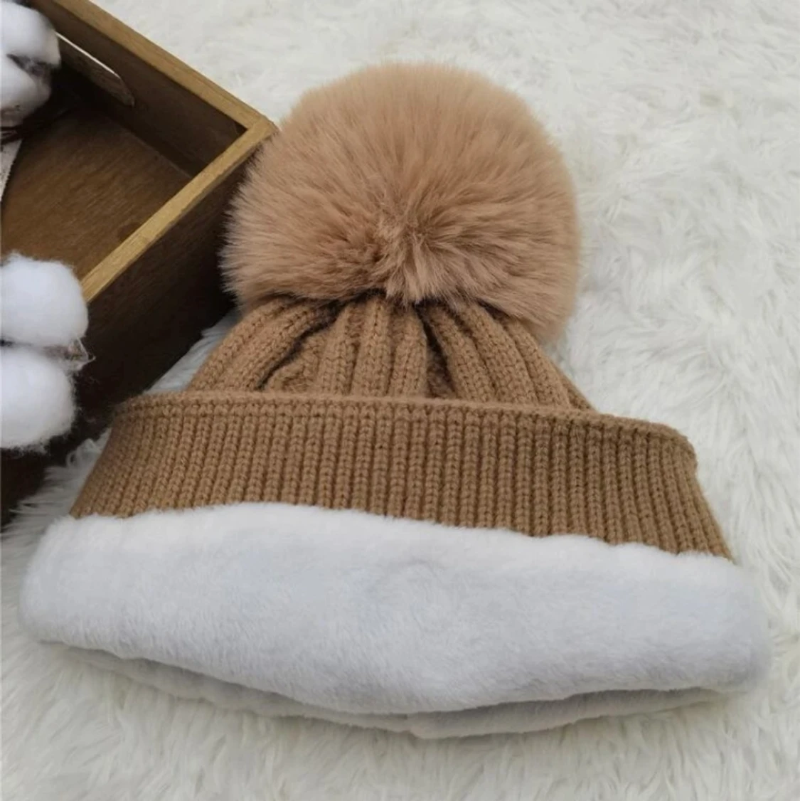 Pompom stickad mössa - 91