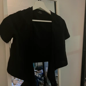 Kort kofta - Kort kofta med knyte. Knappt använd