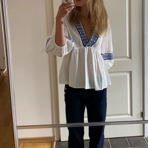 Blus - Supersöt blus köpt på zara i våras. Nypris 400kr