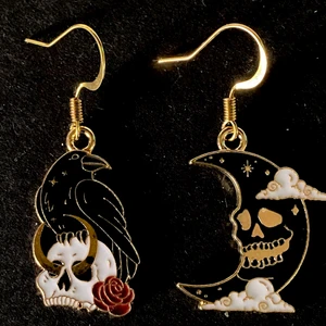 Halloween örhängen 🖤 - Nickelfria krokar och fri frakt 🖤