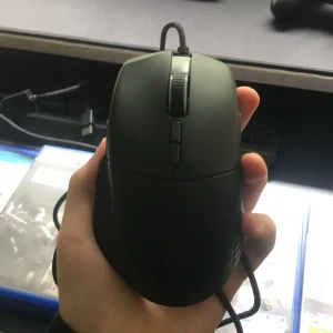 Razer mus - Bra skick men jag har en annan mus. Original pris: 699