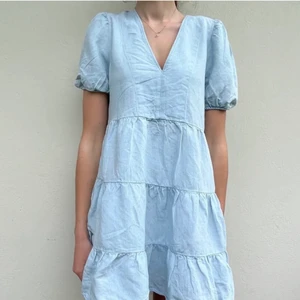 Zara klänning - Jätte fin zara klänning, köpt för ca ett år sen köp direkt för 250kr💗💗LÅNAD BILD!!