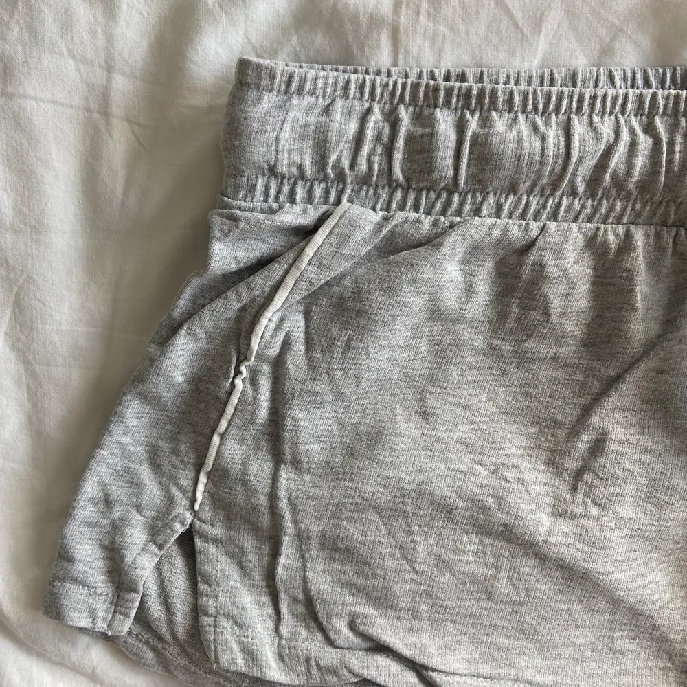 Säljer dessa söta mjukis shorts från Tally Weijl då de blivit försmå. Storleken är 40 men vill mer säga att de sitter som Xs. 🦋. Shorts.