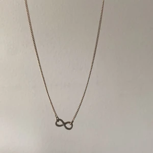 Infinity halsband - Säljes i befintligt skick!