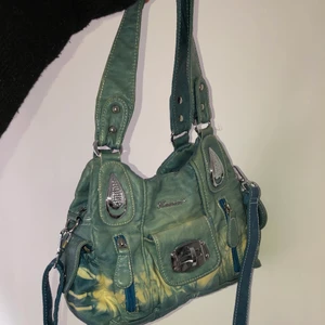 Y2k väska - Superfin blå/blekt väska från Kumixi, jätte 2000-tal. Kan användas som axelremsväska eller handväska ❤️