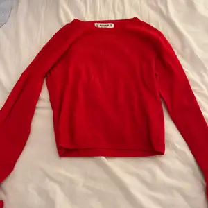 Röd ribbad tröja från Pull&bear 