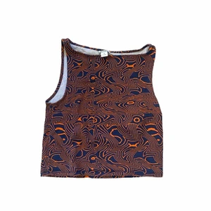 Topp - Tanktopp från monki!! Kan mötas upp i Umeå eller frakta!🧡