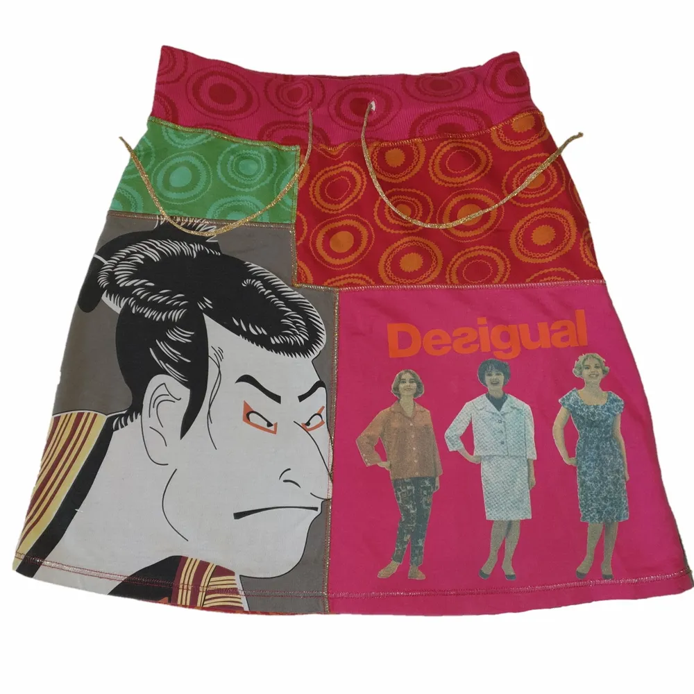 Super rare Desigual skirt, I've never been able to find a second one. Size Small. Kjolar.