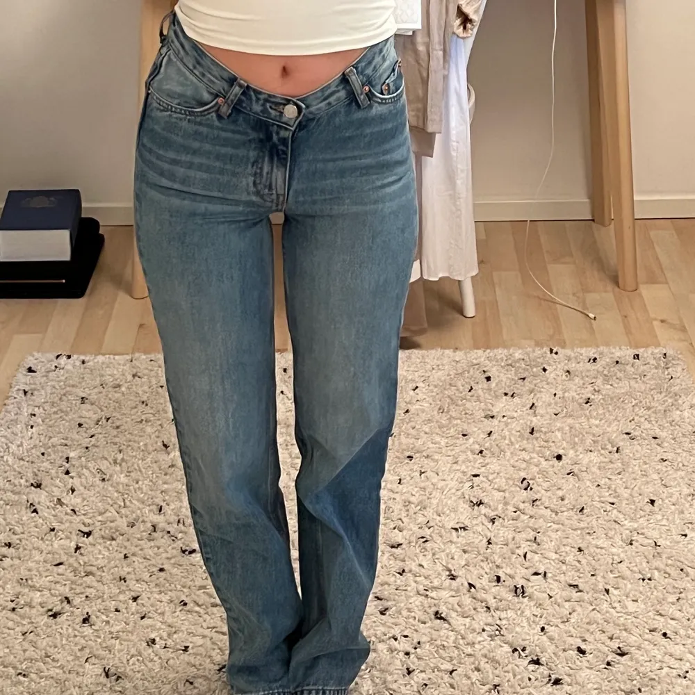 Lågmidjade jeans från Gina Tricot i strl 34🤍. Jeans & Byxor.