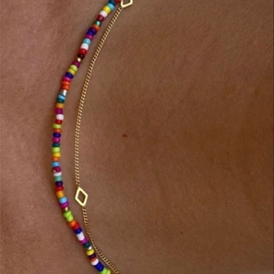 Pärlhalsband  - Jätte fint halsband i olika färger. Går att göra i andra modeller och former. 59kr 💓 Frakt ligger på 13kr!