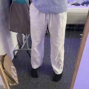 Linnebyxor  - Super fina linnebyxor som är i nyskick säljer pga att d tyvärr it passade mig