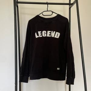 Tröja - Din lokala garderob skickar med PostNord för 59 Kr. Ni står för kostnaden av frakt. 