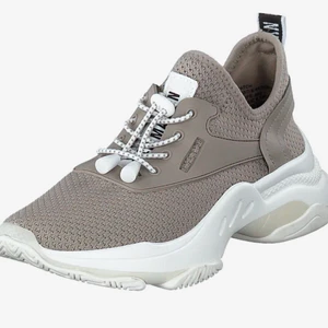 Steve madden skor - Nya, använda fåtal gånger, för mig har de inte kommit till användning bara:( NYSKICK Kan skicka och mötas upp! Storlek 40 men jag skulle säga att den passar en 39 mer