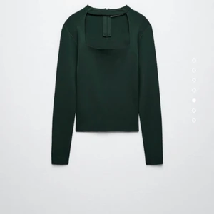Zara topp cut out - Säljer denna slutsålda Zara-tröja med cutout💕 använd 2 ggr