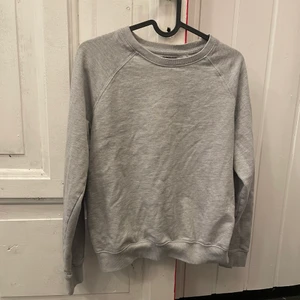 Grå sweatshirt - Grå sweatshirt