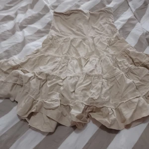 Kjol - Beige kjol storlek s 