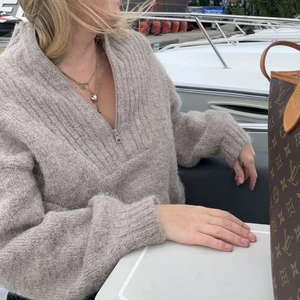 Zip up Weekday - Så fin och användbar kofta, stlk S passar xs, s och m. Nypris 500kr använd typ 2 ggr