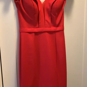 Klänning i nytt skick  - Röd klänning i nytt skick 