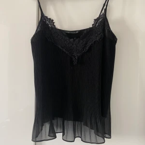 Top zara - Top från zara använd 1-2 ggr storlek M