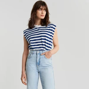 Gina tricot jeans strl 32 - Jeans använda ett fåtal gångwr säljer pga att det inte är min stil längre samt är de lite för stora. Vid intresse hör av dig!!