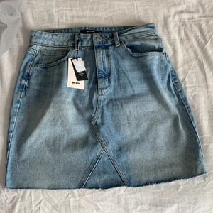 jeans kjol - aldrig använd men superfin till sommaren! 