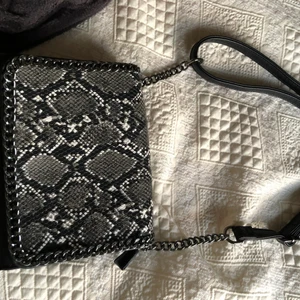 Väska  - Väska från vet inte märket . Supersnygg och bra skick . Köparen står för frakten ☺️