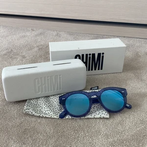 Chimis - INTRESSEKOLL på dessa Chimis i färgen Acai i #003. Köptes förra sommaren och har inga tecken på användning. Om ni vill köpa, har några frågor eller vill ha fler bilder skriv direkt så svarar jag så snart som möjligt! Köparen står för frakten!🤩