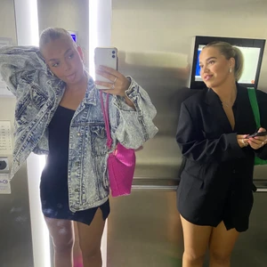 Jeansjacka - Säljer min as fina jeansjacka då den nt används, oversized dit.