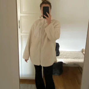 Teddyjacka - Teddyjacka från H&M i storlek S