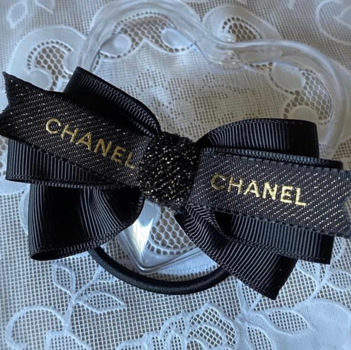 Handmade hårsnodd gjordes av authentic Chanel band - 90