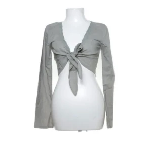 Bolero  - Skit snygg bolero som man knyter. Aldrig använd så jätte bra skick. 