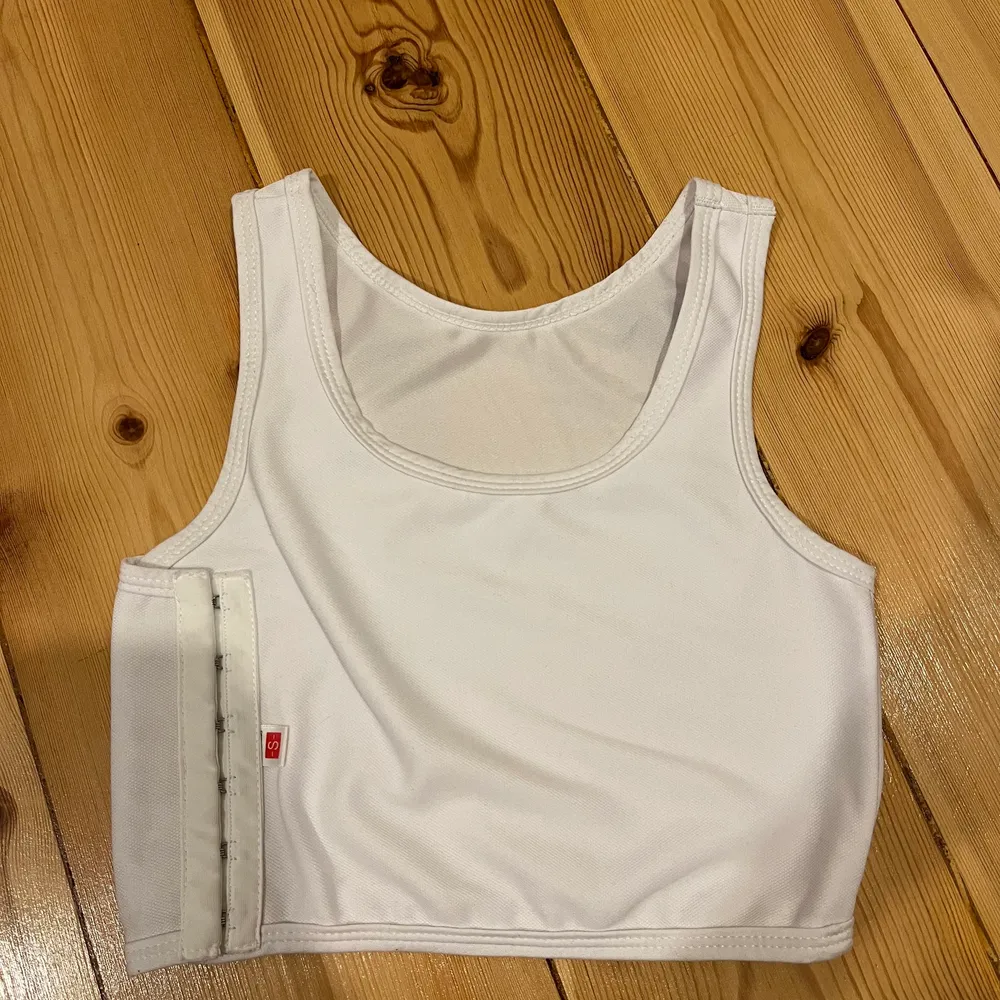 Haven’t used this much cuz it didn’t fit me, it says S on it but it can fit XS people to. Great condition and nothing had broke or anything. Övrigt.