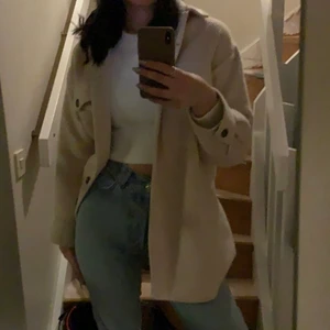 Beige jacka - Beige höstjacka som inte kommer till användning. Storlek S, skulle säga att den är något pyttelite oversize🥰