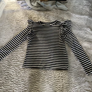 En randig tröja  - En tröja från zara väldigt fin