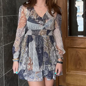 Zara klänning!! - Säljer denna klänning från zara som är så fin till hösten🍁🍁