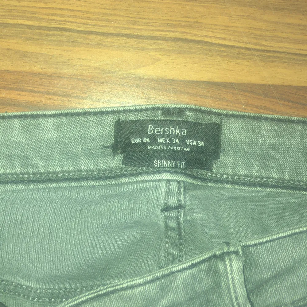 Säljer dessa då dem inte kommer till någon användning❤️. Jeans & Byxor.