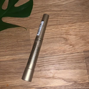 Telescopic mascara från loreal Paris  - Säljer oöppnad telescopic mascara från loreal Paris. Säljes då jag råkade beställa för många. Nypriset är 139kr. Frakt är 13kr.