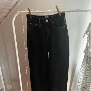intressekoll, jeans strl XS - intressekoll på mina svarta jeans från lager 157 i strl XS, passar xs-s  99kr+frakt 