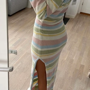 Klänning LOJSAN WALLIN x NAKD  - Slutsåld klänning från NAKD x Lojsan Wallin. Strl L (passar M) Nypris 698:-. Aldrig använd, endast testad. 300 kr eller bud (exklusive frakt). ☁️💓🤍💕