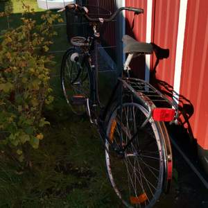 Dam cykel säljer för 200 nån som är händig kan göra ordningen hämtas i tjällmo