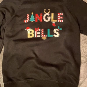 Jultröja - Super gullig jultröja från Newyorker med tryck, perfekt att ha när som under julen, storlek Xs. Använd någon gång men som ny.🥰 frakt tillkommer 