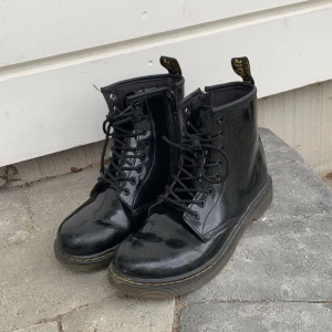 Dr. Martens - Äkta  dr. Martens! Dom är välanvända men inga större skador🌸 skriv privat om ni har några frågor