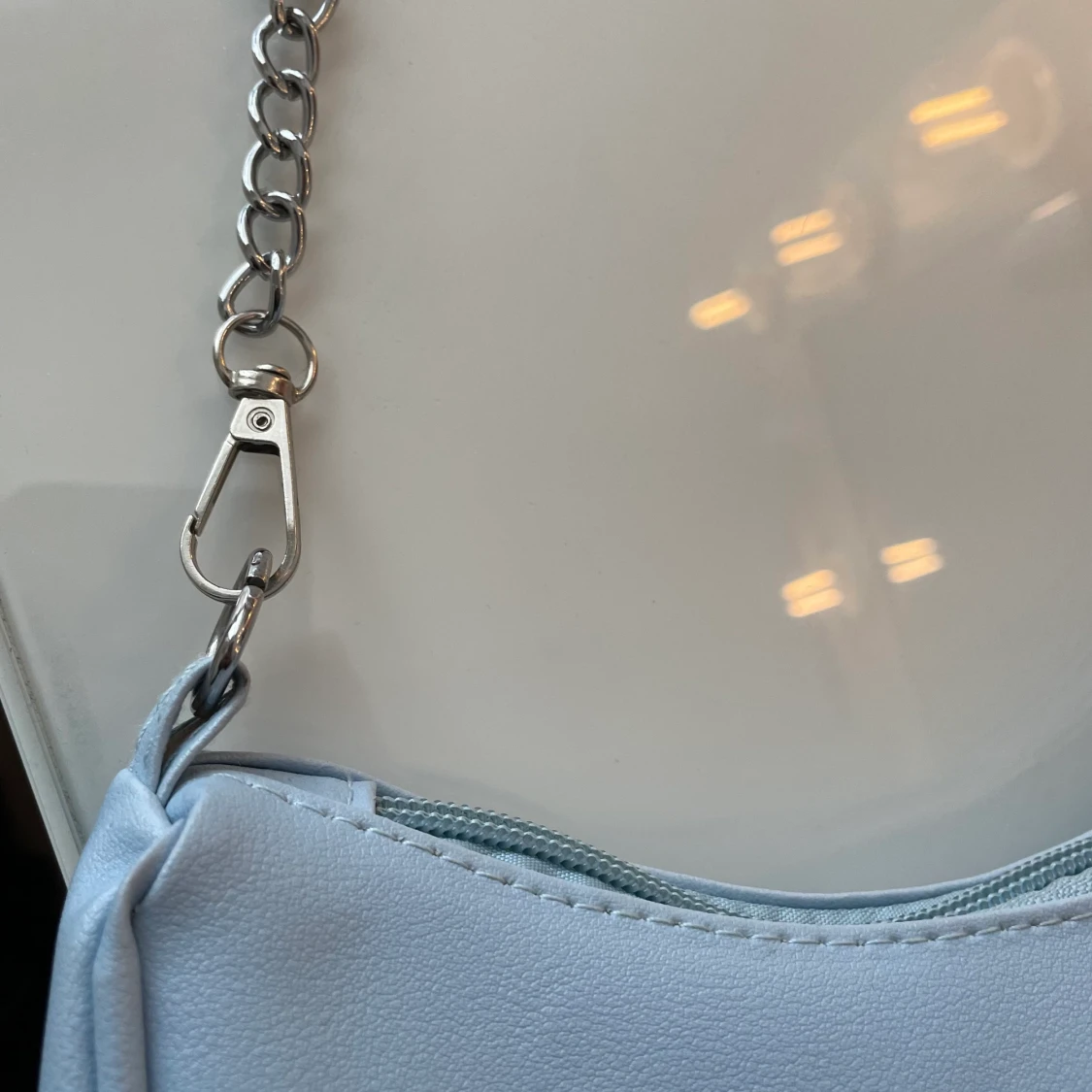 Ljusblå axelväska - 90
